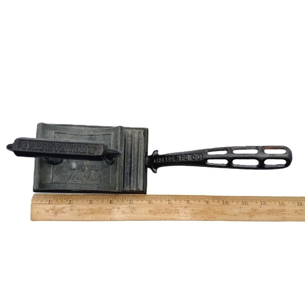 Antique Geneva Hand Fluter Rocker Iron w/ Arcade Lift Handle & 1866 Heater Plate